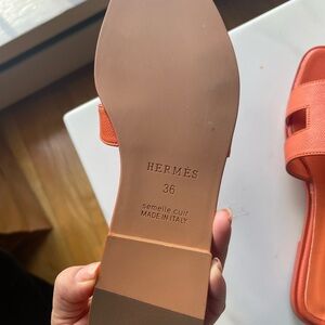 Brad new sandals in style